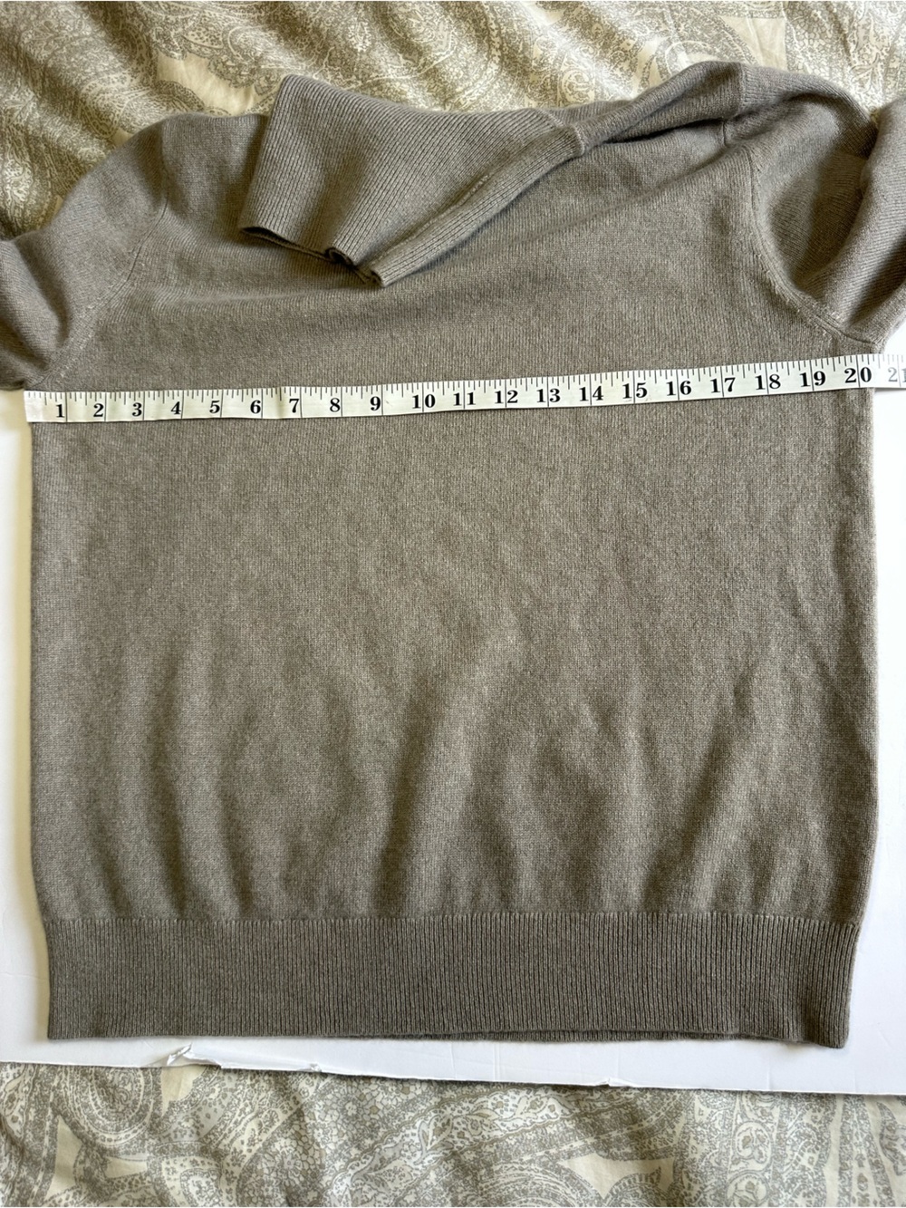 Quince Men’s Morel Gray 100% Mongolian Cashmere Turtleneck Sweater- Medium - Picture 3 of 12